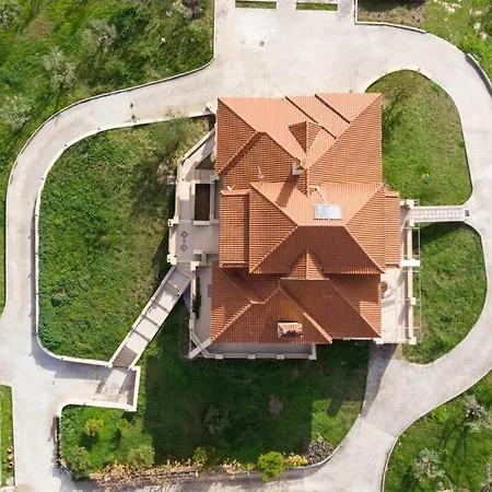 Villa Paul's American Mansion- Suburb