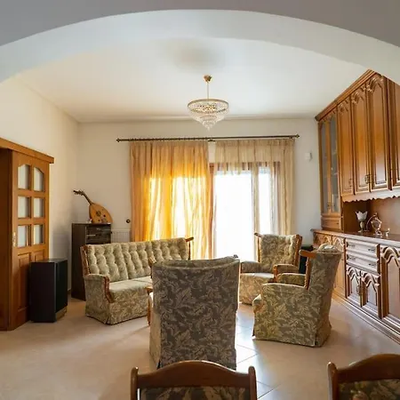 Paul's American Mansion- Suburb Villa Golos