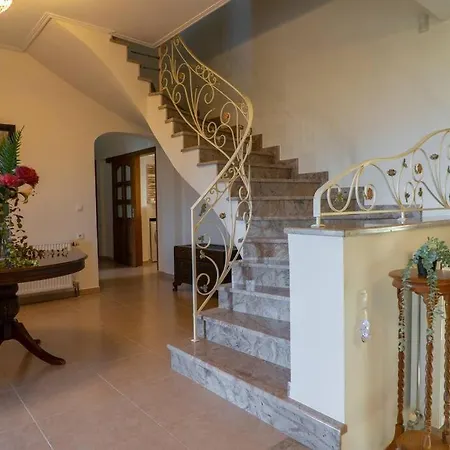 Paul's American Mansion- Suburb Villa *